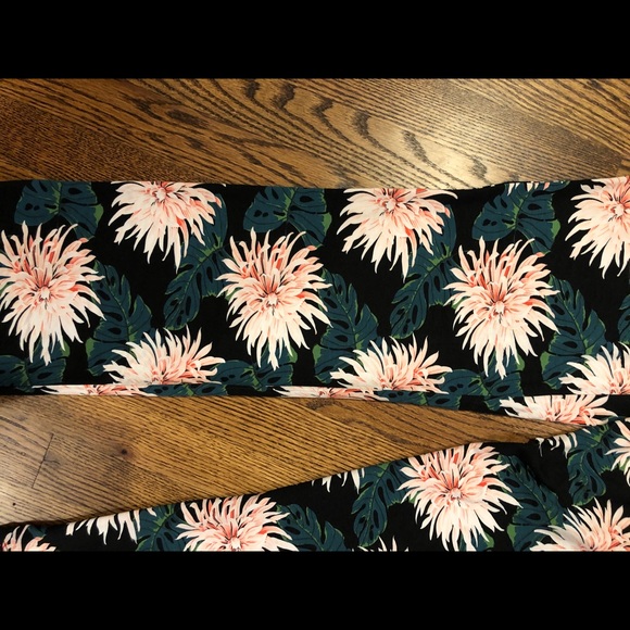 *NEW* Karen Kane stretch pants - Picture 2 of 5